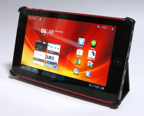 ケースに装着してスタンド使用状態