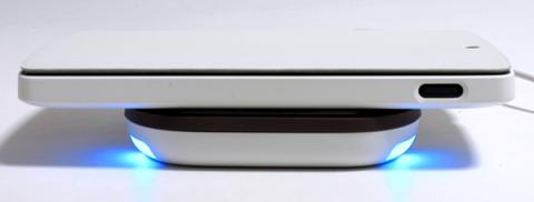 チャージインフォメーション青点灯(充電状態)