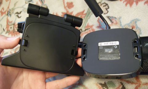 本体とマウントの凹凸、ガッチリ固定できる