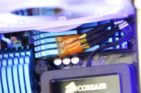 CPU辺りの温度センサー3つ