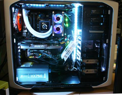 以前の状態(黒い配線がゴチャゴチャ)