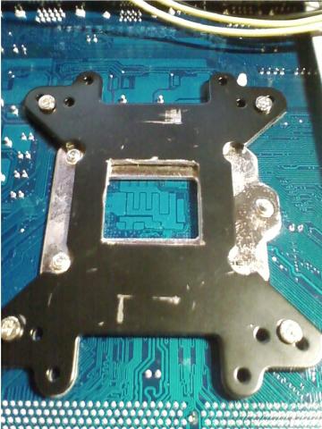 峰2のバックプレート 2✕2cm角切り取った後