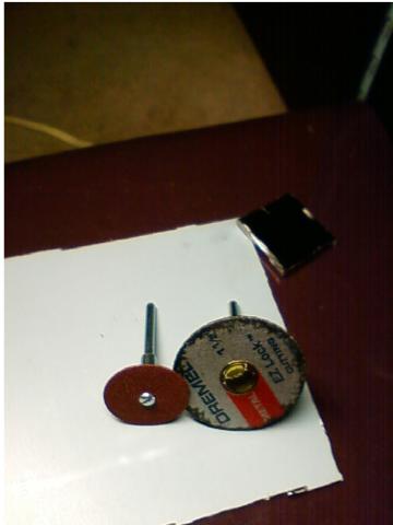 左付属の切断板、右EZ-Lock付属のEZ-406切断板