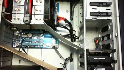 ケース内に厚紙で方向性を付けた