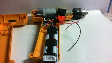 電池ケースを入れてみた