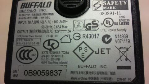 アダプター上の仕様表示