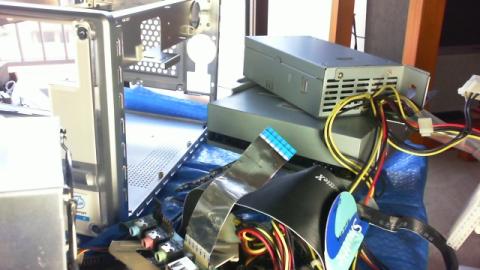 電源スイッチ以外は使える物は無い様です