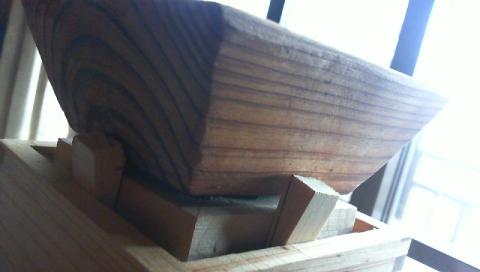 一合枡と三合枡を楔で合体させています