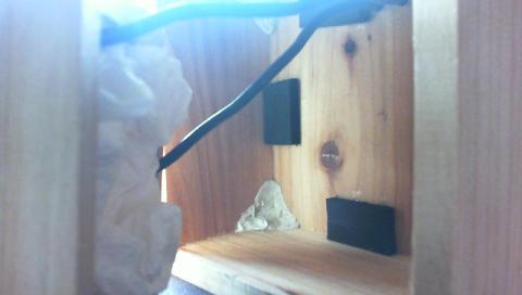 三合枡に5mm厚のクッションを貼って音道を作ってます