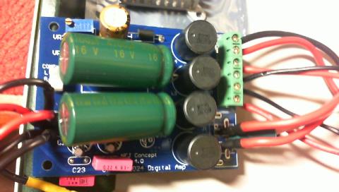 ME-AX 16V 4700μFの緑色が目立ちます