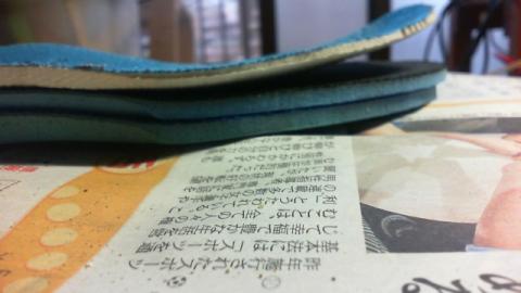 下2枚がAsics、Newbalance1/3程薄い