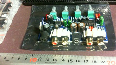 後方から RCA金メッキが光ってます