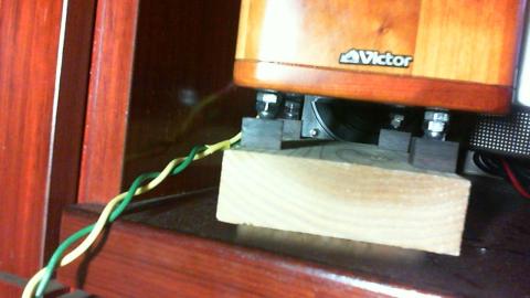 Victor SP-FS1の下はこんな具合に