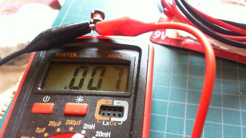 ワニ口クリップテストリードでインダクターを