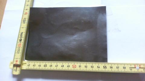 真っ黒なはがき大の大きさ