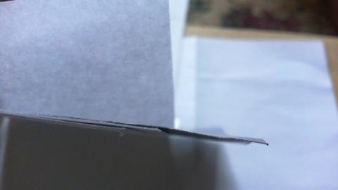 厚さは用紙と同じくらい ペラペラ