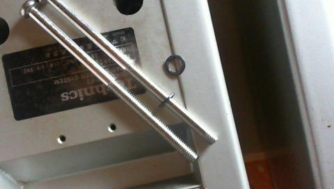 直径1cm 長さ12cm程の2本のボルト