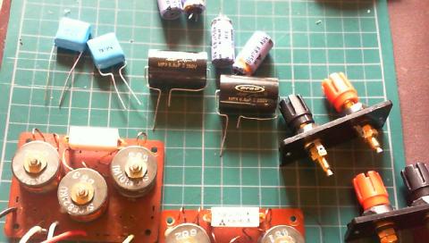 ネットワークの新旧コンデンサ、新しいターミナル