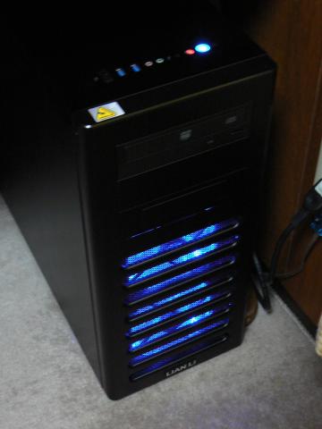 フロント部 (Intel AT レビューの写真の使い回し)