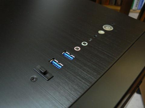 電源ボタンなど