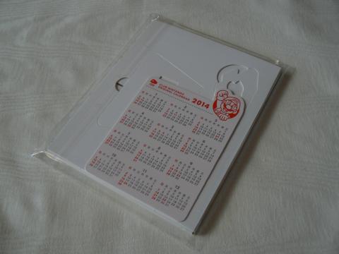 なんか絶妙に大きくて使い道に困りそうなカレンダーも。