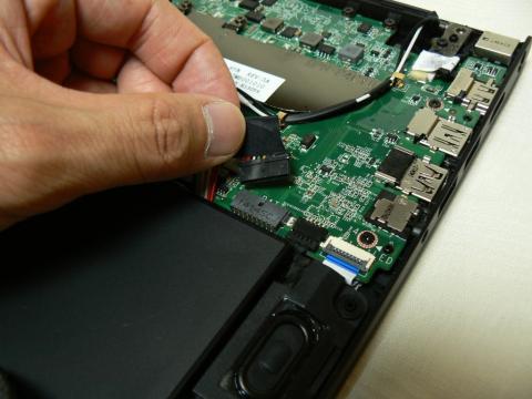 バッテリのケーブルを外すこと!