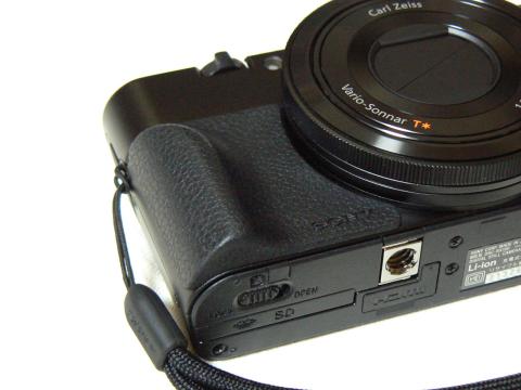 AG-R2 with DSC-RX100