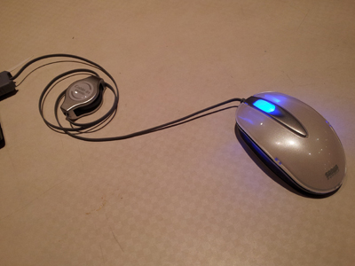 暗闇ではちょっとまぶしいかも