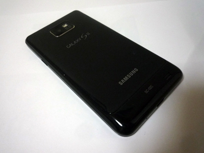 Galaxy S II 裏:背面の材質は樹脂?