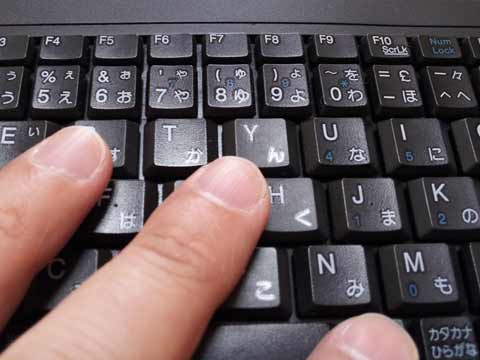 きゅうくつな配置だけどコンパクトサイズが嬉しい