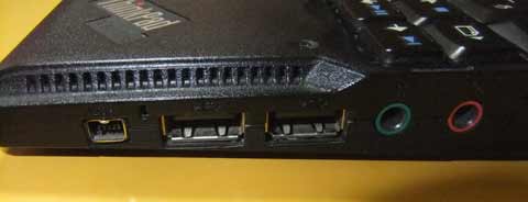 ノートパソコン(モバイルは特に)ではUSBポートの間隔が狭い