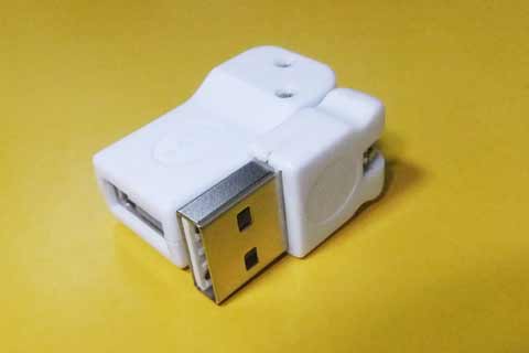 可変するUSBアダプタAD-3DUSB8