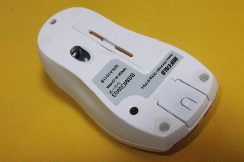 (底面)前側に着脱式の小型レシーバーが