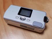 裏面。液晶と各種ボタン類(MENU、SCENE、EXEC)、USB端子