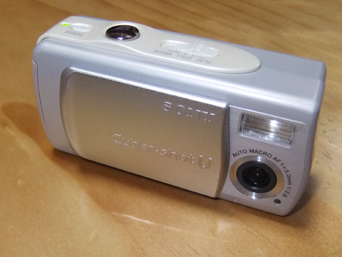 カバーをスライドさせると電源ON