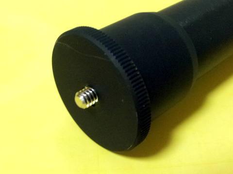 太いほうの先端。先についているプレートは取り外せます。