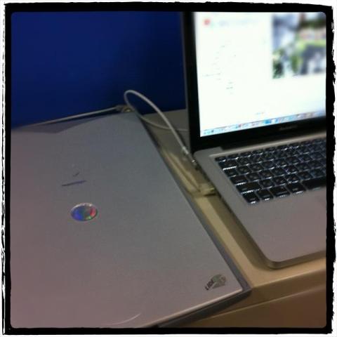 USBケーブルで接続