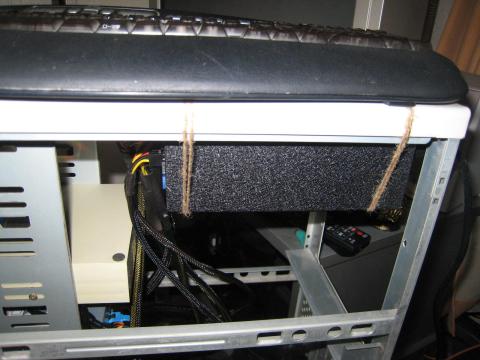 ただいま荒縄でつり下げ中