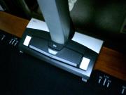 「背景マット」のくぼみにSV600本体の台座をはめ込むようにしてセットします。