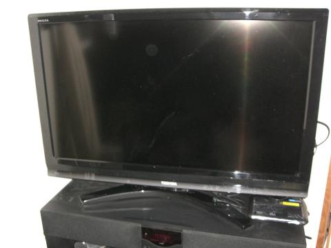 1Fリビングの液晶テレビと受信機