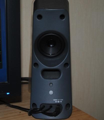 ロジクール 2.0ch スピーカーシステム Z320 本体裏