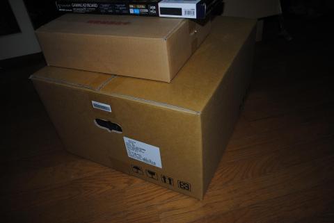 付属品の箱とPC本体の箱