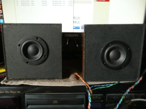 8cmジャンクスピーカーボックスにいれてみた