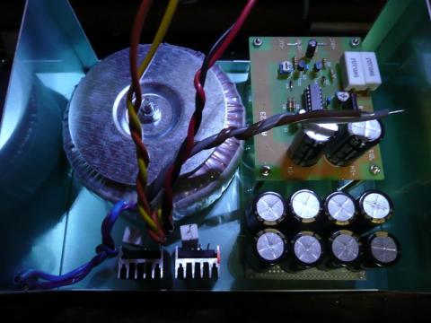 整流ダイオードは基板下に配置