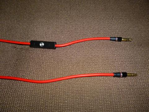 付属のケーブルが2本