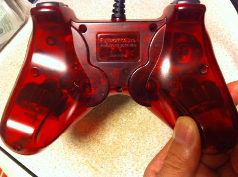 グリップ裏側の凹み。