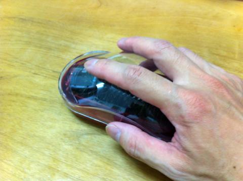 固い面では滑って使えない。