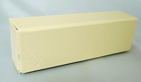 左の箔押しっぽいマークがオシャレ