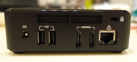 USBは前に1つ、後ろに2つ