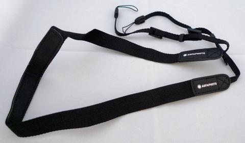 カメラ本体の箱に入っていたストラップ